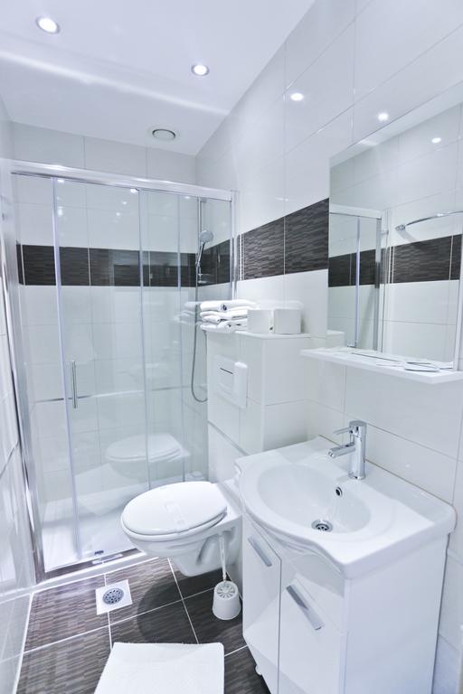 Hotel Martini Zagreb Hotel And Restaurant Sesvete Room photo